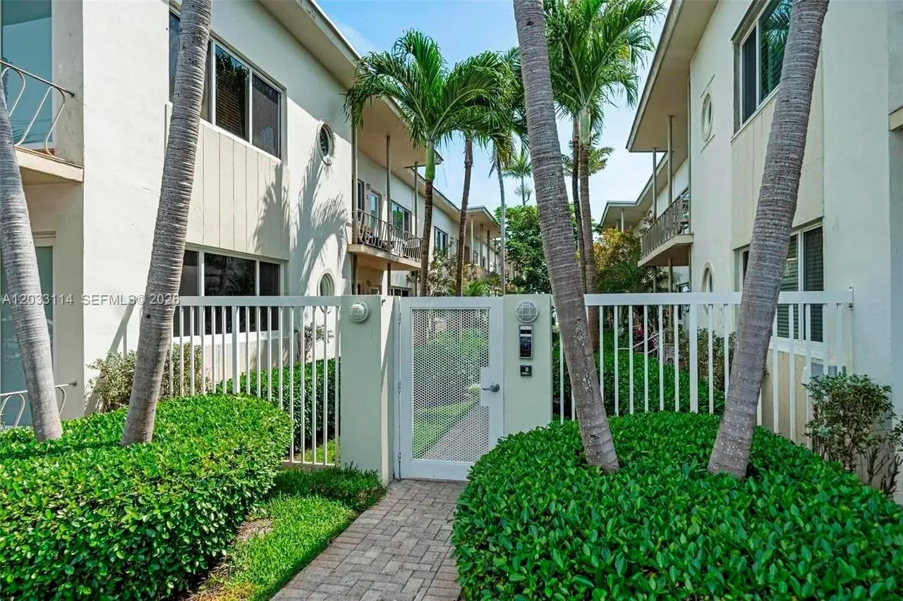 1100 Venetian Way # 2B, Miami FL 33139