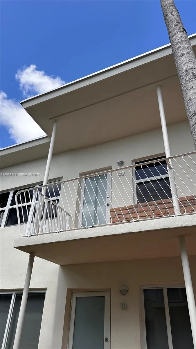 1100 Venetian Way # 2B, Miami FL 33139