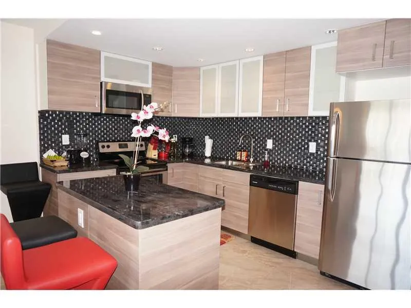 2 bedroom 1 bath for rent at 19370 COLLINS AV SEASONAL # 1007, Sunny Isles Beach FL 33160
